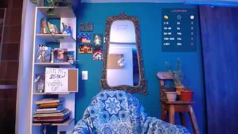 Ela  Help me reach 100 thumbs up online show from November 6, 2:23 am