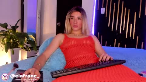 Snapshot of elaia_franc chatting on May 29, 9:46 pm Elaia franco online show from May 29, 9:46 pm