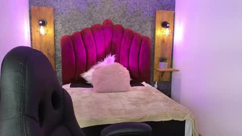 Elaia online show from November 21, 3:27 am