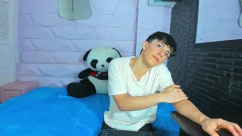 Elan Giralon online show from November 25, 10:54 pm