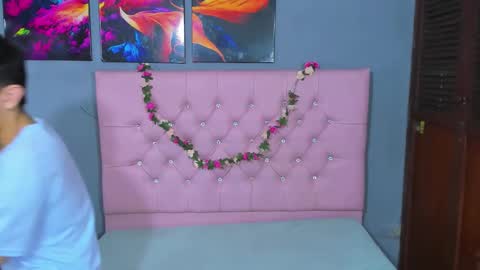 Elan Giralon online show from December 3, 9:57 pm