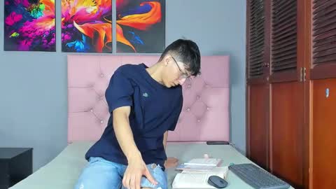 Elan Giralon online show from February 1, 12:31 am