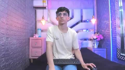 Elan Giralon online show from April 12, 9:31 pm