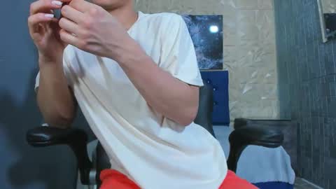 Snapshot of elangiraldo chatting on May 26, 11:34 pm Elan Giralon online show from May 26, 11:34 pm