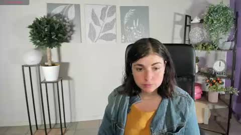 Snapshot of elara_starfall chatting on June 29, 5:25 am Marta online show from June 29, 5:25 am