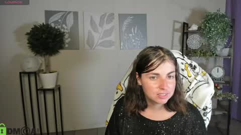 Snapshot of elara_starfall chatting on July 14, 5:45 am Marta online show from July 14, 5:45 am