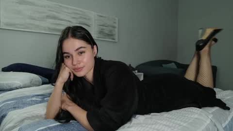 Snapshot of elarahayes chatting on May 6, 4:56 pm Elara Hayes online show from May 6, 4:56 pm
