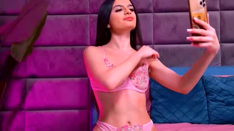 Elara online show from December 14, 4:40 am