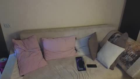 elarasable online show from March 19, 12:20 pm