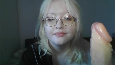 elayne_sweet online show from April 22, 6:05 am