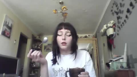 Snapshot of elaynetanton chatting on May 4, 1:07 pm Lia online show from May 4, 1:07 pm