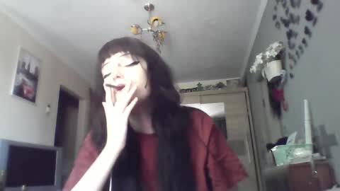 Snapshot of elaynetanton chatting on May 16, 7:27 am Lia online show from May 16, 7:27 am