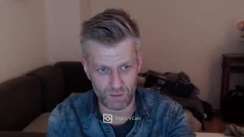 Snapshot of elculiador2207 chatting on December 8, 3:43 am Timm online show from December 8, 3:43 am