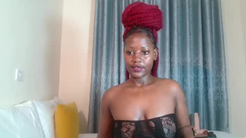 Snapshot of elegant_ebony chatting on December 15, 12:40 am Nika online show from December 15, 12:40 am