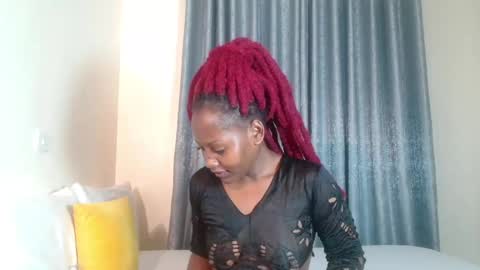 Snapshot of elegant_ebony chatting on December 21, 10:28 am Nika online show from December 21, 10:28 am