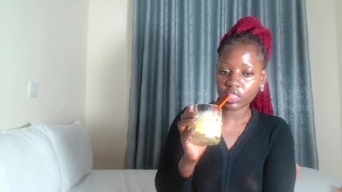 Snapshot of elegant_ebony chatting on February 4, 6:38 pm Nika online show from February 4, 6:38 pm