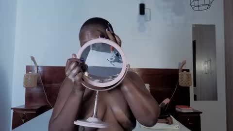 Snapshot of elegant_ebony chatting on June 29, 1:44 pm Nika online show from June 29, 1:44 pm