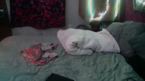 Snapshot of elegantdeviance69 chatting on December 11, 7:53 am ElegantDeviance69 online show from December 11, 7:53 am