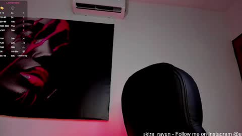 Snapshot of elektra_raven chatting on September 25, 3:05 pm elektra_raven online show from September 25, 3:05 pm