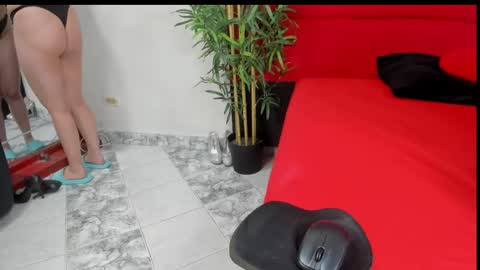 Snapshot of elena_and_derek chatting on December 22, 6:04 pm Elena Derek online show from December 22, 6:04 pm