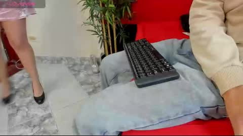 Snapshot of elena_and_derek chatting on December 26, 12:25 am Elena Derek online show from December 26, 12:25 am