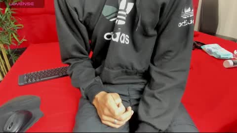 Snapshot of elena_and_derek chatting on January 6, 6:31 pm Elena Derek online show from January 6, 6:31 pm