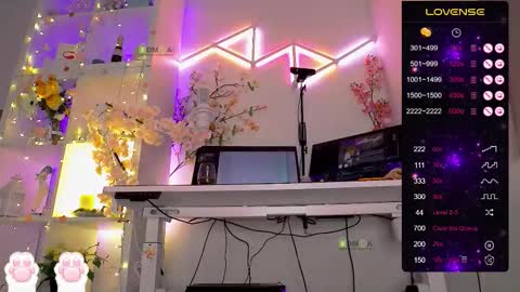 Snapshot of elena_marilyn chatting on February 2, 9:24 pm Elena online show from February 2, 9:24 pm