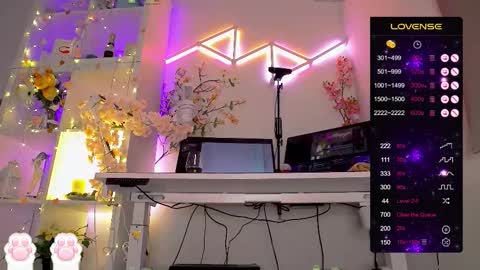 Snapshot of elena_marilyn chatting on February 6, 7:50 pm Elena online show from February 6, 7:50 pm