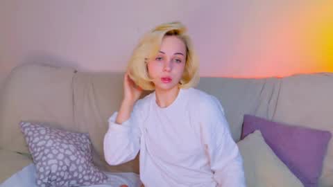 Snapshot of elenamonroe_ chatting on May 11, 4:07 am elenamonroe_ online show from May 11, 4:07 am
