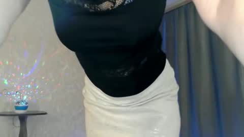 Snapshot of elenaza chatting on June 11, 7:28 am elenaza online show from June 11, 7:28 am