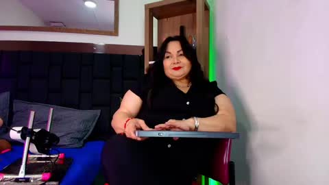 elenna_boobs_ online show from May 13, 4:10 am