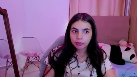 Snapshot of elenna_hotx chatting on April 21, 6:23 pm agnes online show from April 21, 6:23 pm