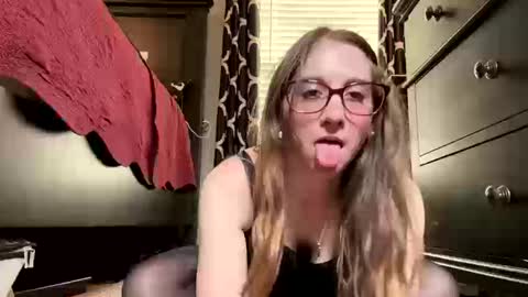 Elenore Hoesevelt online show from October 10, 5:56 pm