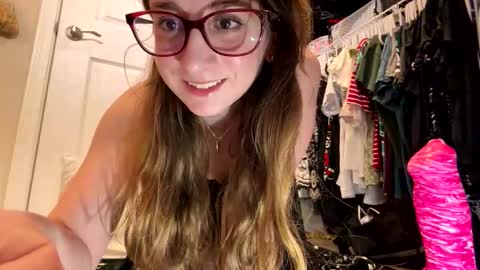 Elenore Hoesevelt online show from November 24, 3:17 am