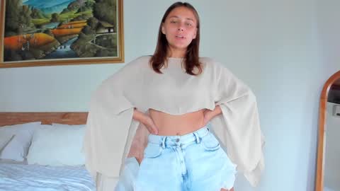 Snapshot of eleonora_linn_ chatting on December 5, 3:59 am Eleonora online show from December 5, 3:59 am