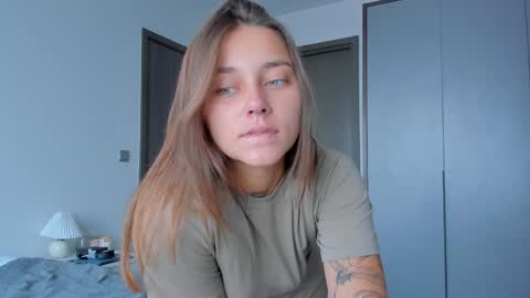 Snapshot of eleonora_linn_ chatting on January 28, 5:11 am Eleonora online show from January 28, 5:11 am