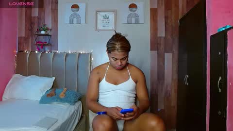 eletrabrowns online show from March 1, 9:17 pm