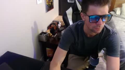 Snapshot of elevatetlb chatting on September 12, 8:14 am Walker online show from September 12, 8:14 am