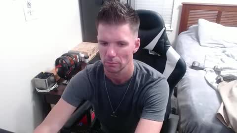 Snapshot of elevatetlb chatting on September 27, 5:12 am Walker online show from September 27, 5:12 am