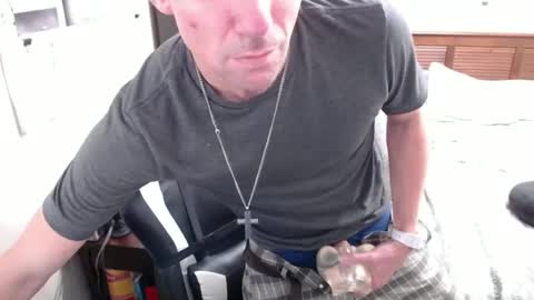 Snapshot of elevatetlb chatting on October 4, 7:28 am Walker online show from October 4, 7:28 am