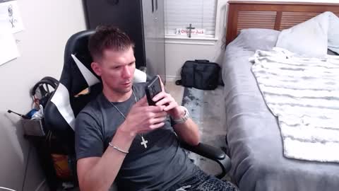 Snapshot of elevatetlb chatting on October 8, 6:00 am Walker online show from October 8, 6:00 am