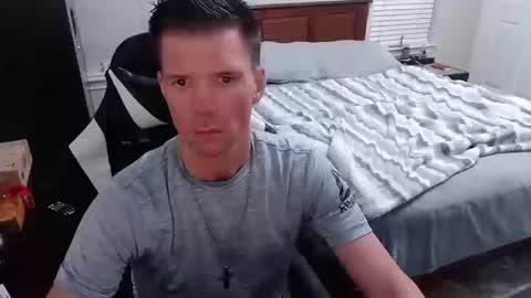 Snapshot of elevatetlb chatting on October 10, 2:32 am Walker online show from October 10, 2:32 am