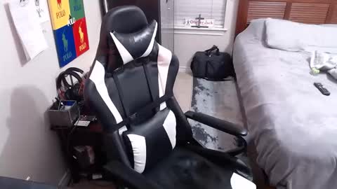 Snapshot of elevatetlb chatting on October 13, 4:34 am Walker online show from October 13, 4:34 am