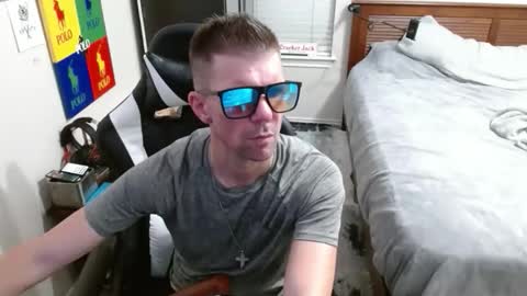 Snapshot of elevatetlb chatting on October 28, 7:56 am Walker online show from October 28, 7:56 am