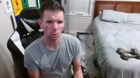 Snapshot of elevatetlb chatting on November 12, 3:18 am Walker online show from November 12, 3:18 am