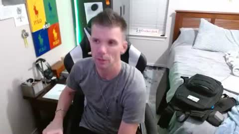 Snapshot of elevatetlb chatting on February 8, 4:27 am Walker online show from February 8, 4:27 am