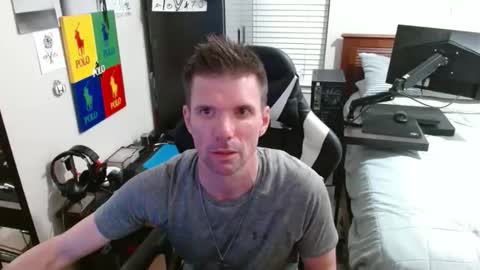 Snapshot of elevatetlb chatting on April 7, 1:28 am Walker online show from April 7, 1:28 am