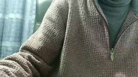 elfyonee online show from December 6, 6:06 pm