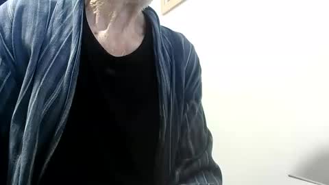 elfyonee online show from December 14, 7:14 am