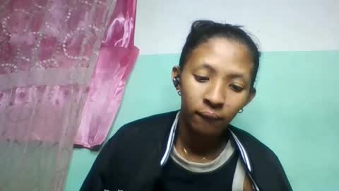 Snapshot of eliah193653 chatting on June 9, 7:42 am eliah193653 online show from June 9, 7:42 am